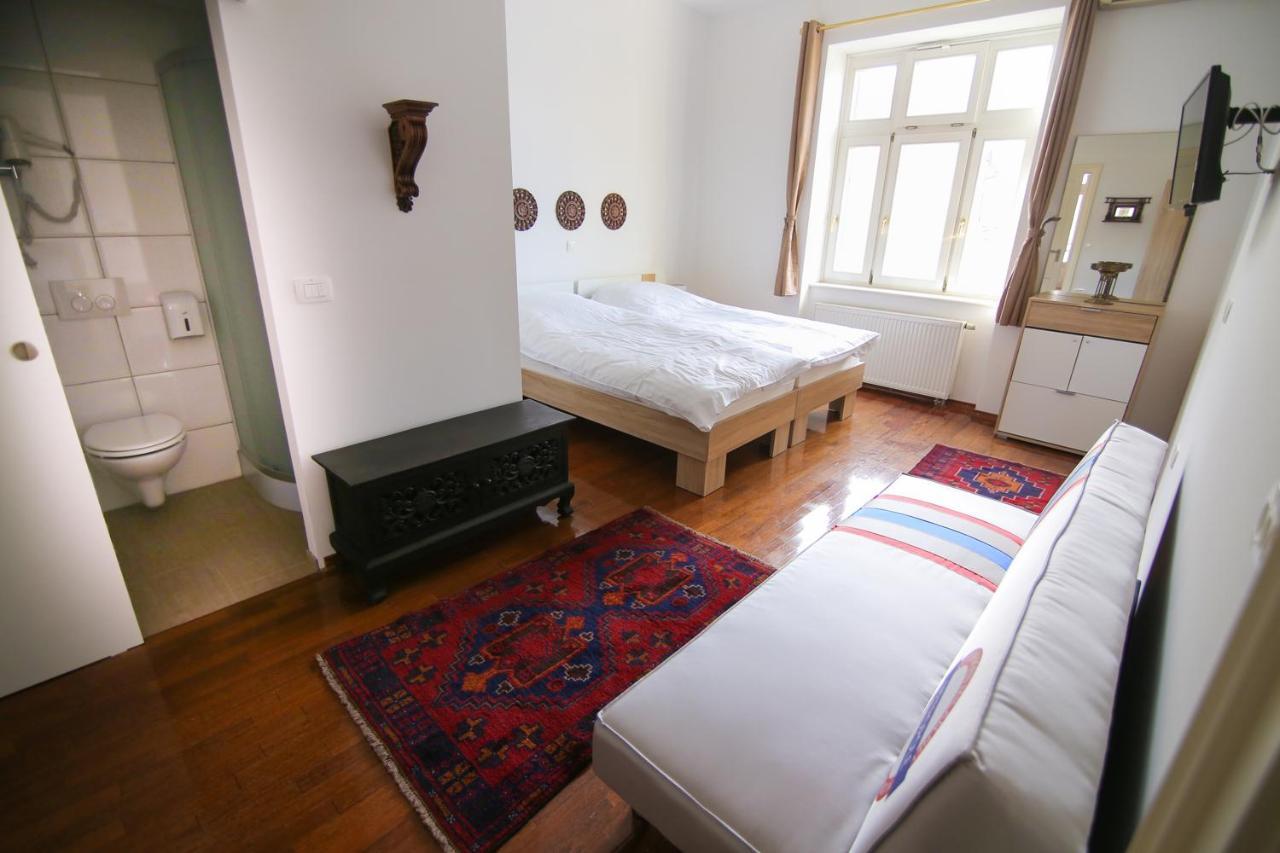 Hotel Vila Katrca Ljubljana Extérieur photo
