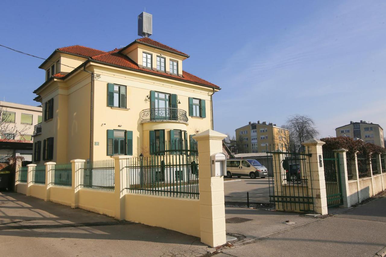 Hotel Vila Katrca Ljubljana Extérieur photo